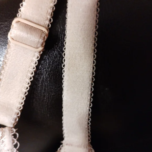Wacoal Cream Bra.  34C - Picture 9 of 9